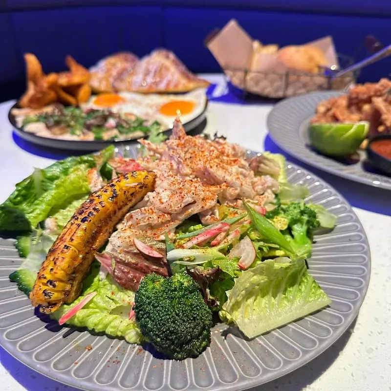 Second Floor 貳樓高雄夢時代店