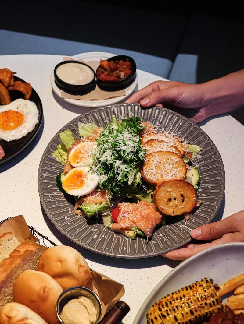 Second Floor 貳樓高雄夢時代店