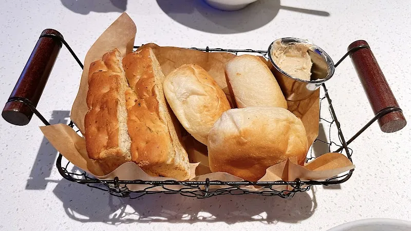 Second Floor 貳樓高雄夢時代店