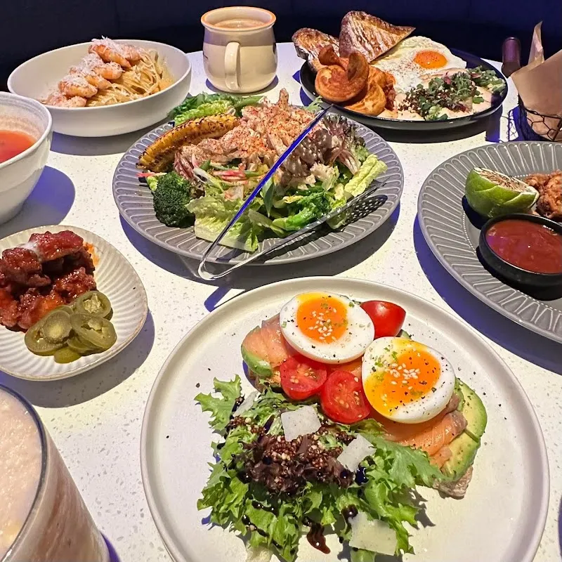 Second Floor 貳樓高雄夢時代店