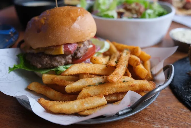 Eat enjoy 意享美式廚房林口三井店｜外帶美食｜外送美食｜林口美食｜千層蛋糕｜美式餐廳｜寵物友善｜畢業聚餐