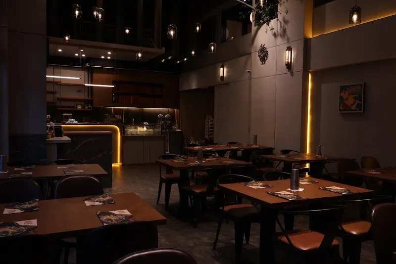 Eat enjoy 意享美式廚房林口三井店｜外帶美食｜外送美食｜林口美食｜千層蛋糕｜美式餐廳｜寵物友善｜畢業聚餐