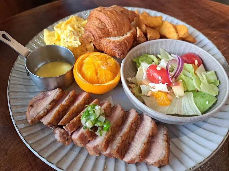 島旅•brunch（不定休，公休請看IG)