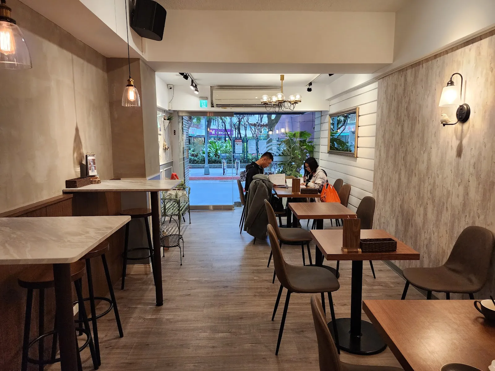 夏綠沁私房義大利麵燉飯 甜點下午茶 聚餐小酌 外帶外送 原夏綠蒂小私廚 寵物友善 中山國中松山機場附近美食 Summer Green Pasta Spaghetti Risotto Bistro Restaurans 台北の料理 타이베이 요리