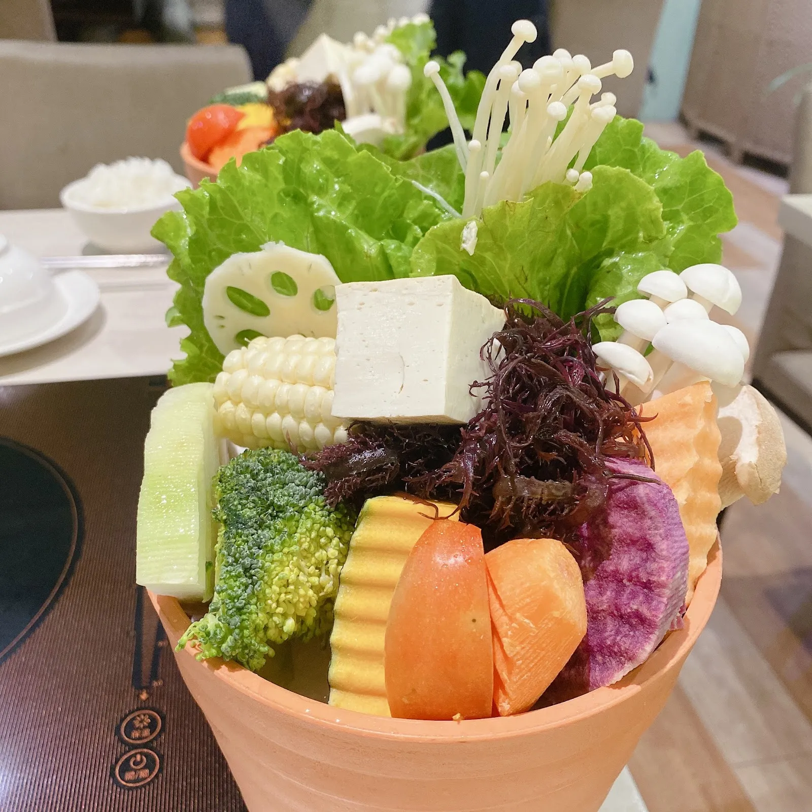 覺醒 幸福 鍋物｜寵物友善｜牛奶鍋｜麻辣鍋｜藥膳鍋｜胡椒雞白鍋｜新莊必吃餐廳｜聚餐｜麻辣牛奶鍋｜人氣美食｜約會餐廳｜新莊火鍋｜慶生｜推薦｜