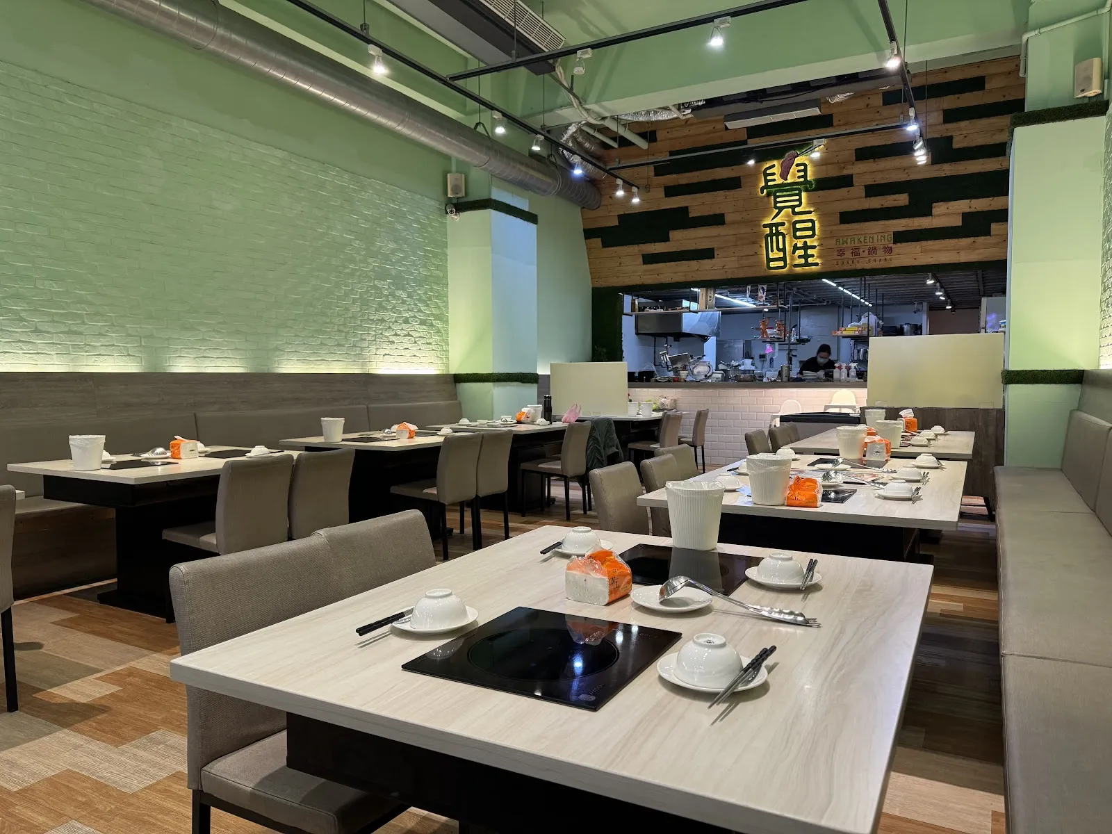 覺醒 幸福 鍋物｜寵物友善｜牛奶鍋｜麻辣鍋｜藥膳鍋｜胡椒雞白鍋｜新莊必吃餐廳｜聚餐｜麻辣牛奶鍋｜人氣美食｜約會餐廳｜新莊火鍋｜慶生｜推薦｜