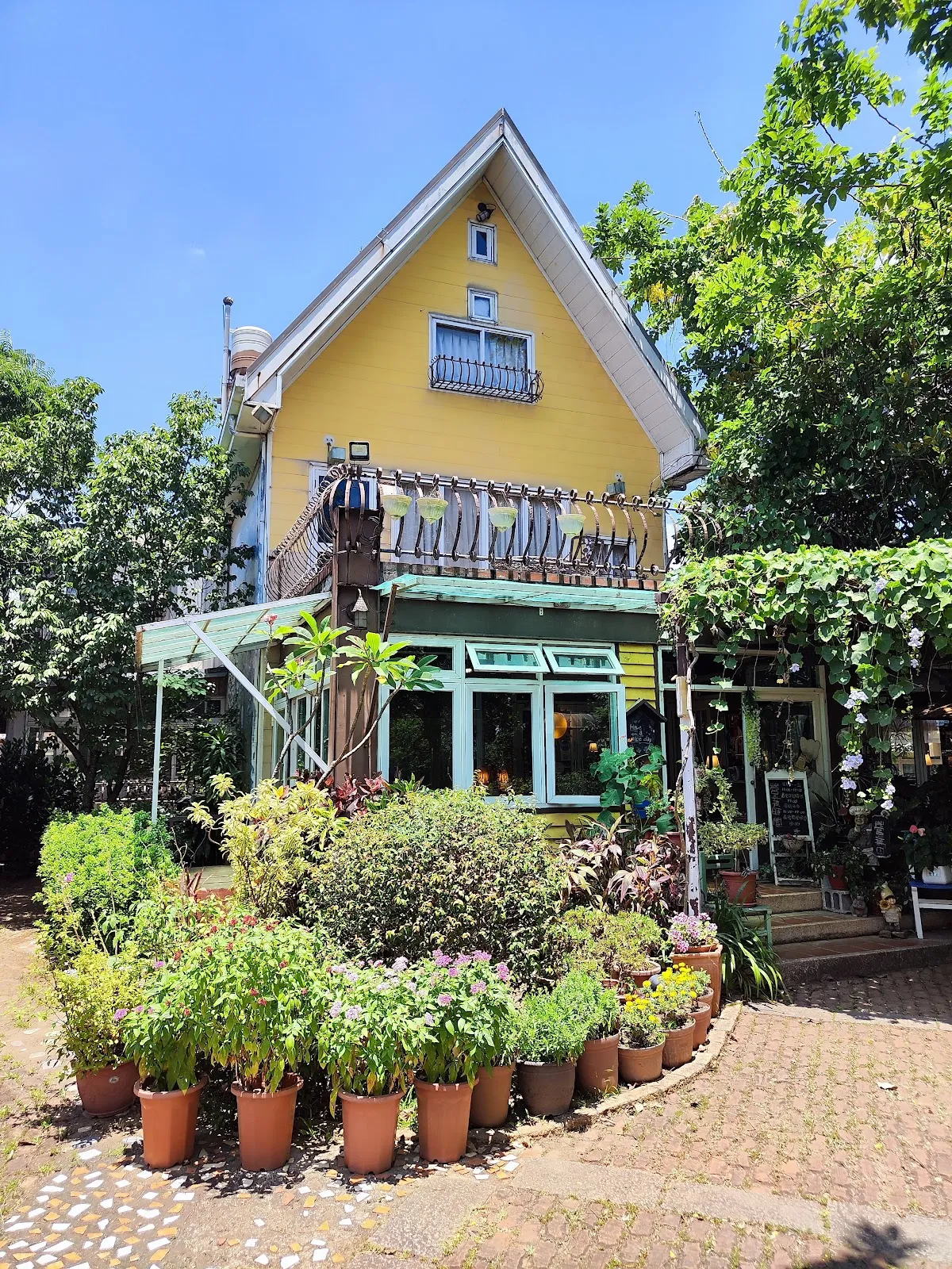 清惜的家 阿勃勒-必吃異國料理餐廳(桃園大園)好吃義式料理餐廳餐點 下午茶飲咖啡 家庭聚會公司聚餐同學會地點餐廳 親子寵物友善 場地租借 包場服務 客製化自助餐服務 最美庭園花園景觀餐廳 紫藤花季阿勃勒花季餐廳