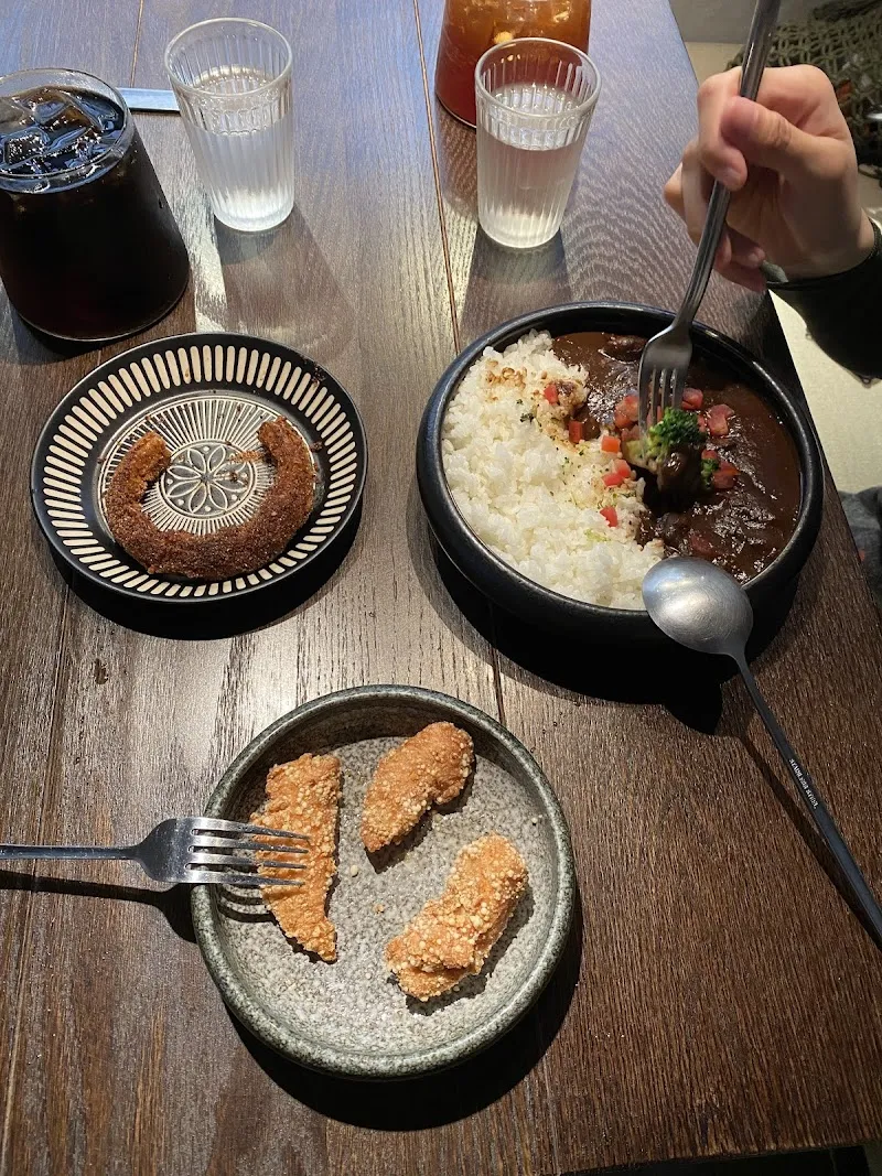 Takeout Burger&Cafe 延吉店 （最後點餐21：30）/美式漢堡/寵物友善/大安區美食/貓咪餐廳