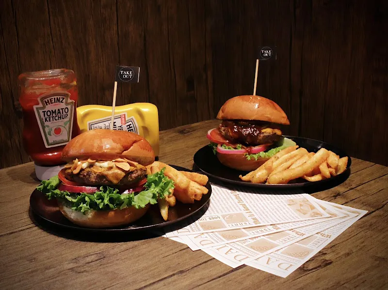 Takeout Burger&Cafe 延吉店 （最後點餐21：30）/美式漢堡/寵物友善/大安區美食/貓咪餐廳