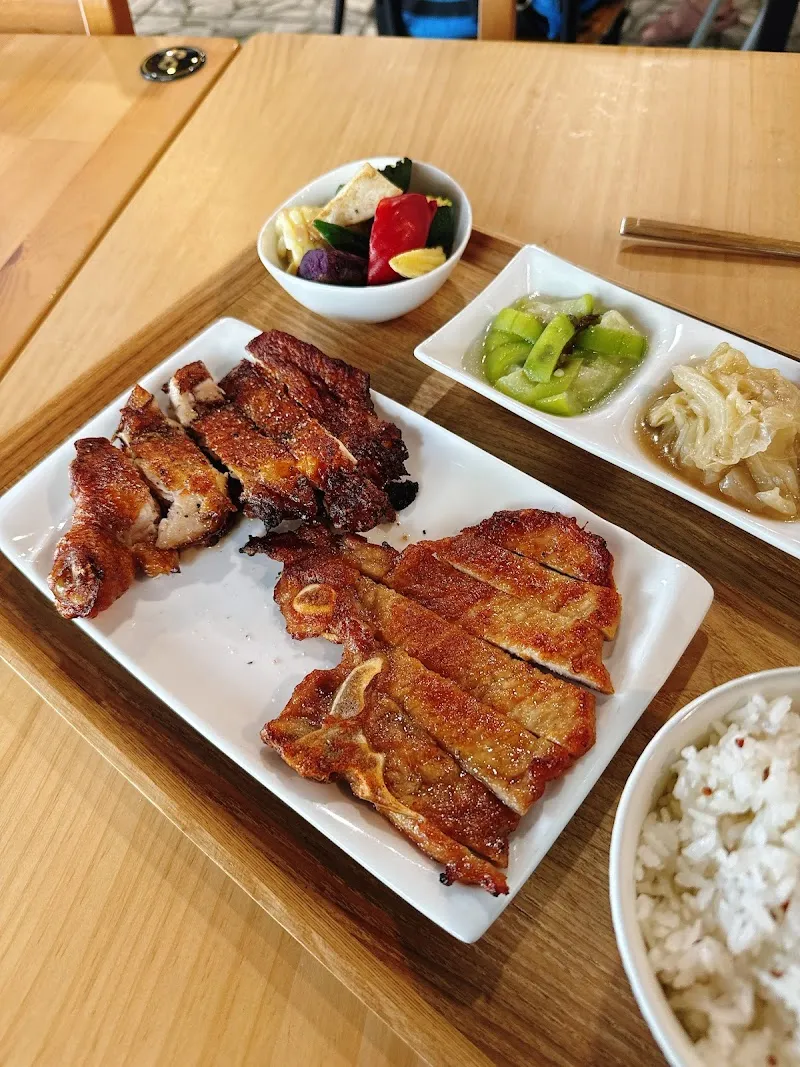 鯨歎號-板橋健康餐盒|寵物餐廳|親子餐廳|親子友善|寵物友善