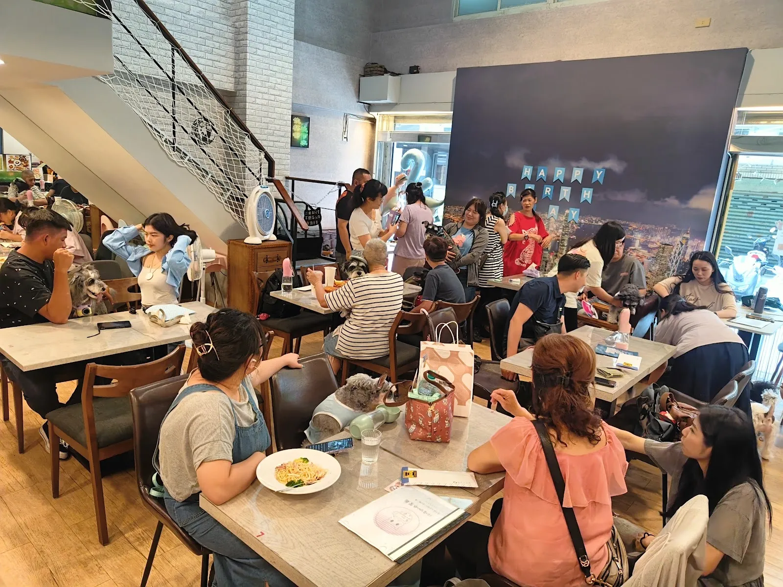 汪喵咖啡餐廳（寵物友善）