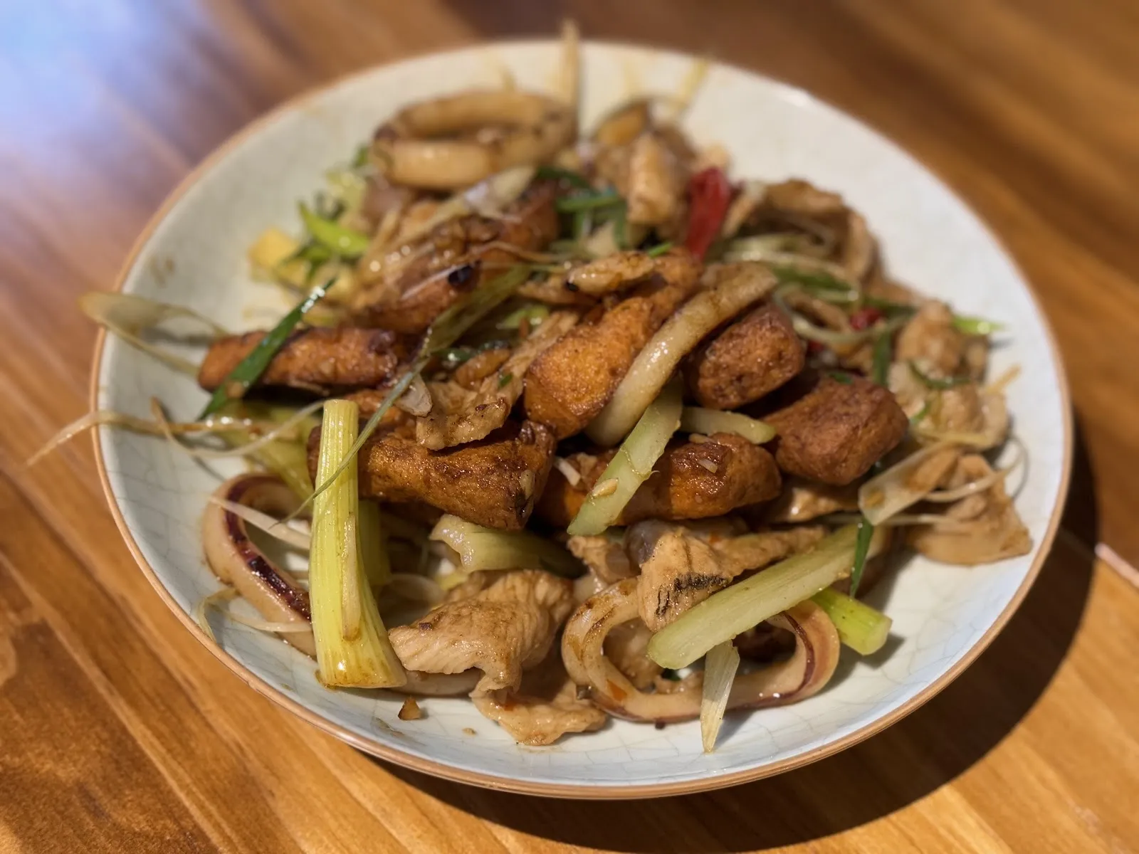 仨弄砂鍋煲-台北科大|火鍋|熱炒|餐酒館|運動賽事|聚餐|寵物友善餐廳推薦|台北大安區