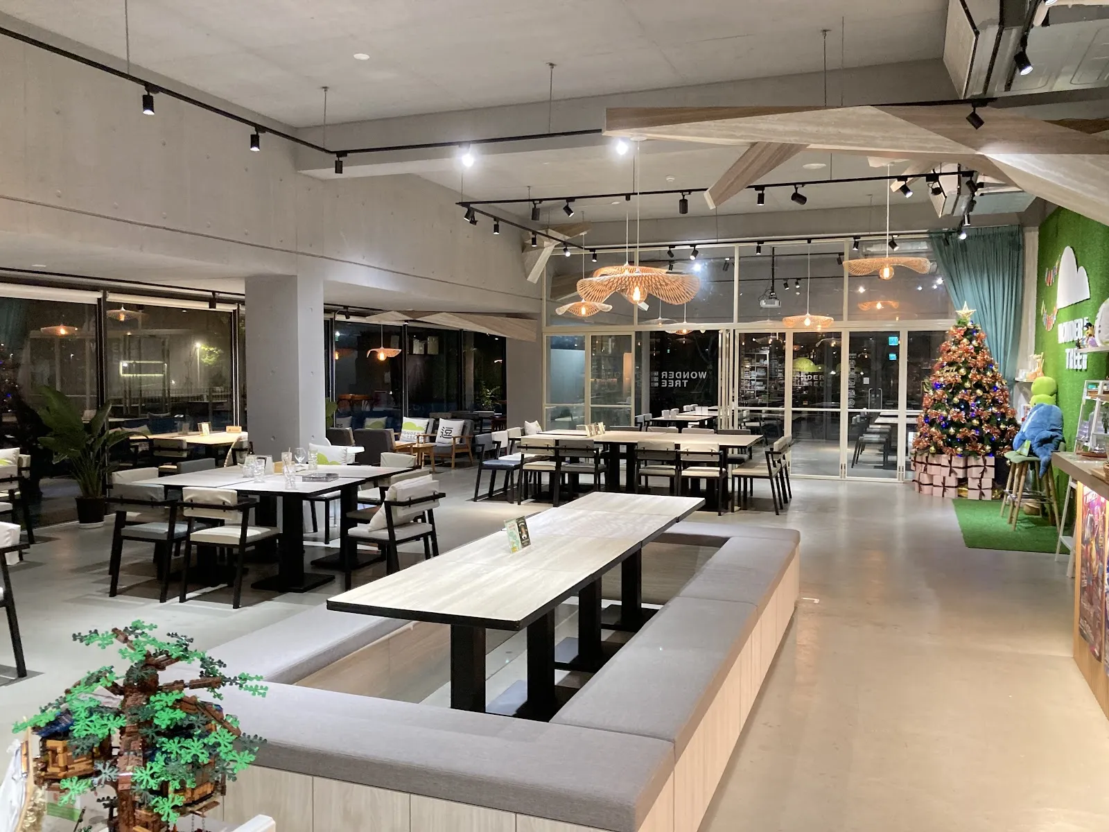 玩逗樹咖啡-中原店｜桌遊｜早午餐｜簡餐｜場地租借｜中壢寵物友善餐廳｜聚會首選