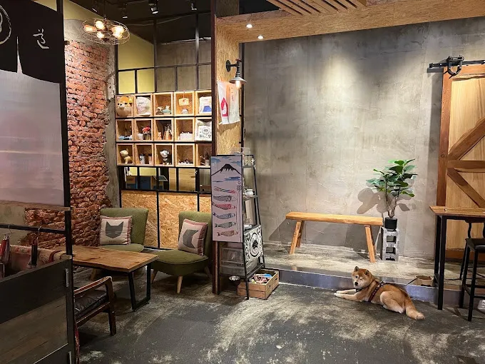 捲尾巴寵物餐廳/可落地放繩跑跑/柴犬餐廳(店狗已退休)