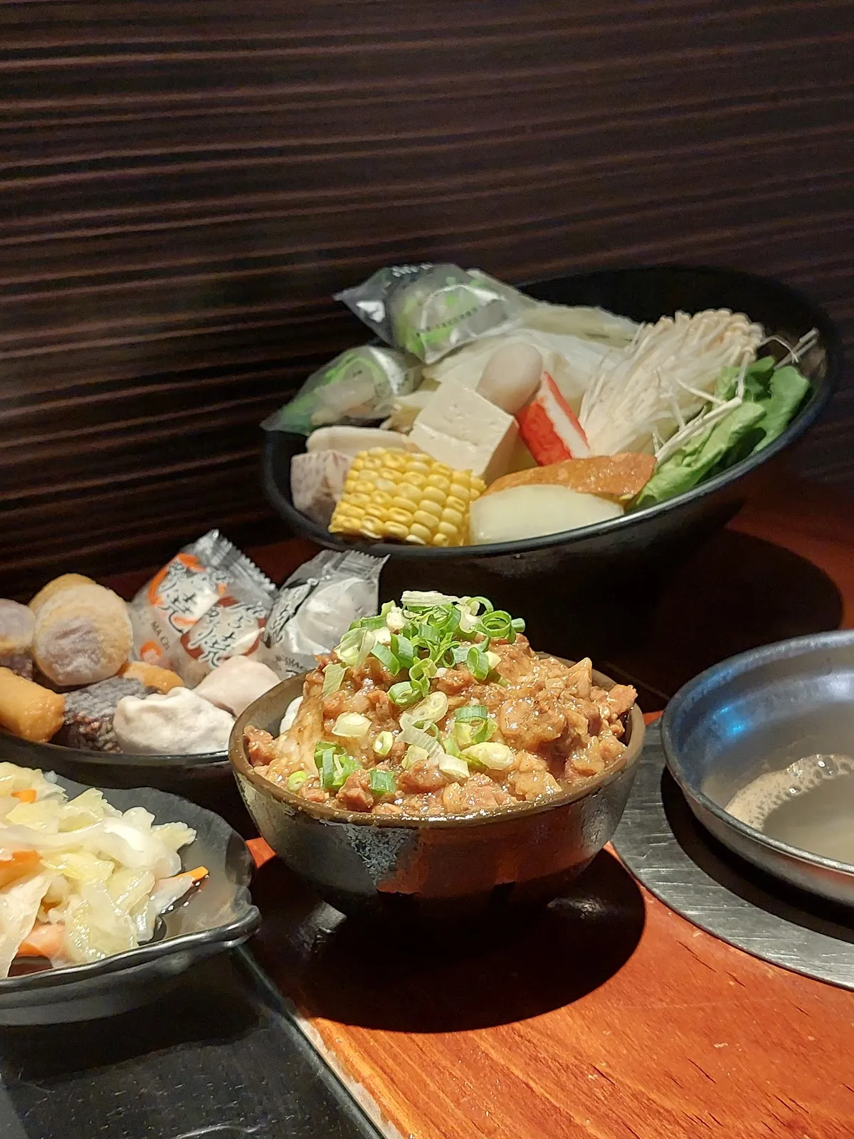 平和會館 寵物友善餐廳/有電梯/附設停車場/下午不休息/人氣火鍋店/餐後咖啡廳喝飲料/一份價格雙重享受/假日需提早訂位