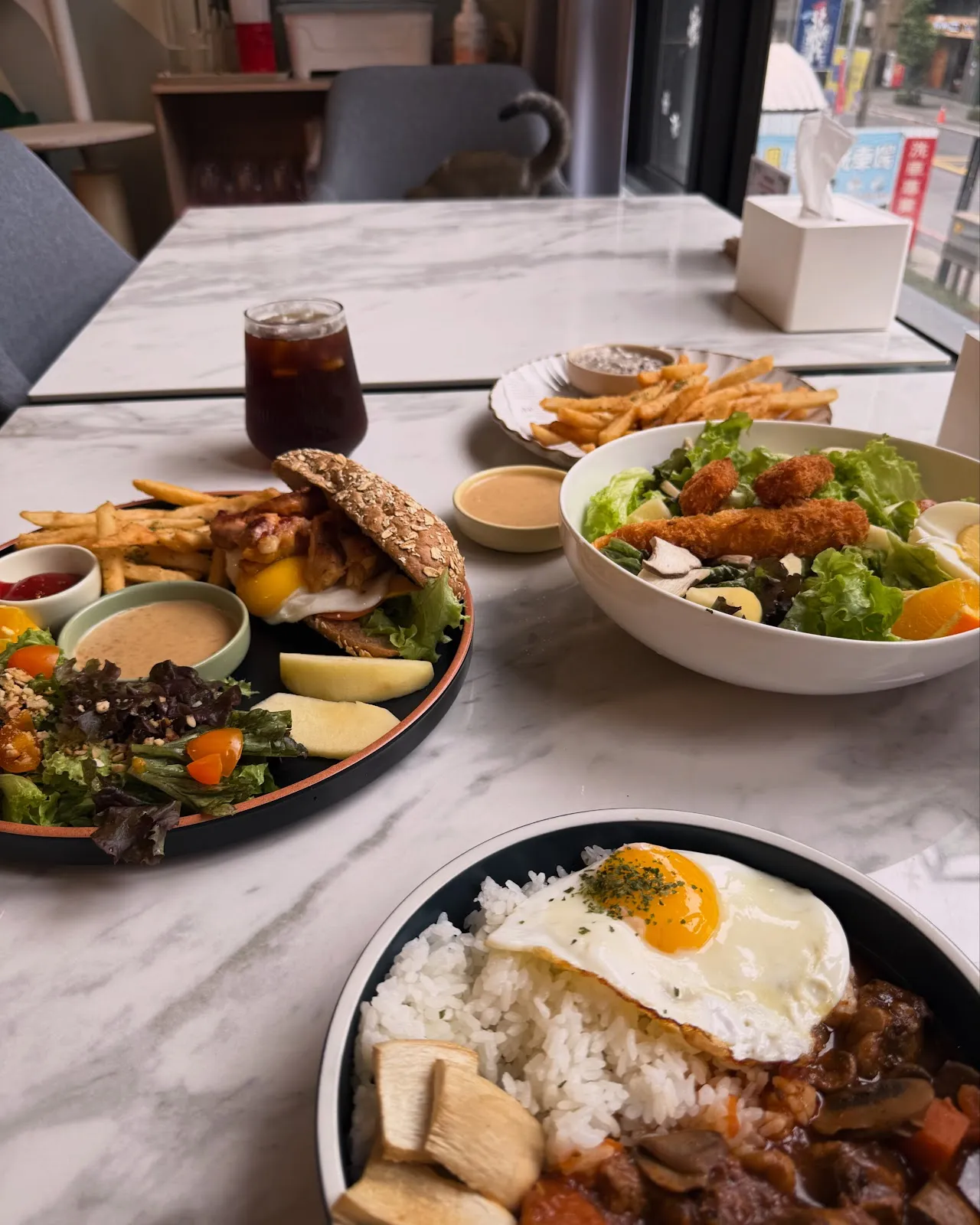 Paws Cafe 寵物友善餐廳-新莊人氣早午餐｜甜點咖啡|寵物餐廳|輕食|餐廳推薦|咖哩| 燉飯| 晚餐 | 貓咪咖啡廳 7/16公休