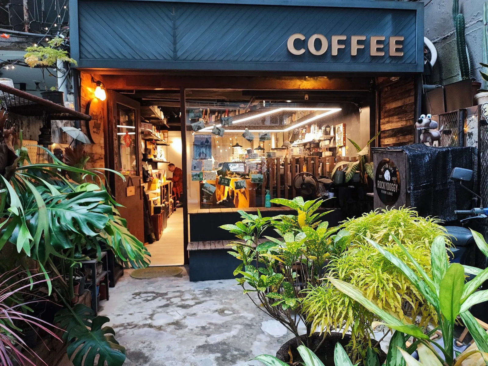 RockyDoggy Coffee Store/咬滾狗狗咖啡館