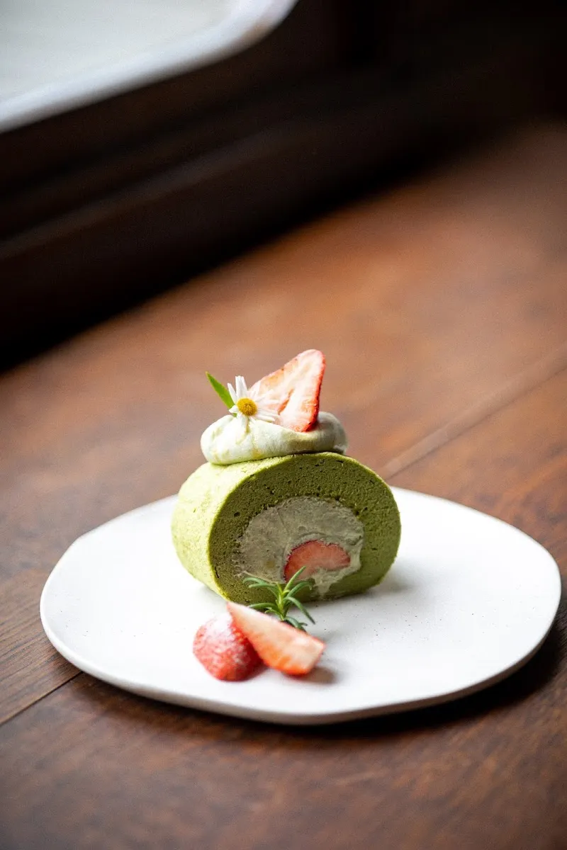 青子Aoko — 全日甜點店、咖啡廳、咖喱飯。（無接待三歲以下小孩，寵物友善，最晚預約18:30 入席）停車請搜尋『中和停車場』