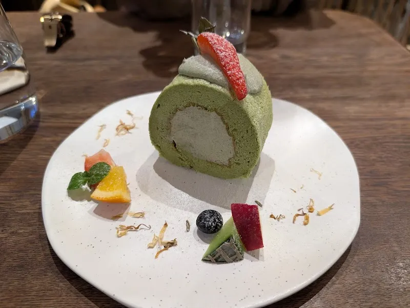 青子Aoko — 全日甜點店、咖啡廳、咖喱飯。（無接待三歲以下小孩，寵物友善，最晚預約18:30 入席）停車請搜尋『中和停車場』