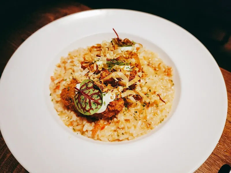 離城放感情｜大安六張犁餐酒館 調酒BAR 人氣美食 老宅酒吧 特色酒吧推薦 網美餐酒館 寵物友善 深夜美食 熱門約會景點餐廳 巷弄酒吧