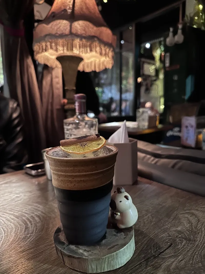 離城放感情｜大安六張犁餐酒館 調酒BAR 人氣美食 老宅酒吧 特色酒吧推薦 網美餐酒館 寵物友善 深夜美食 熱門約會景點餐廳 巷弄酒吧