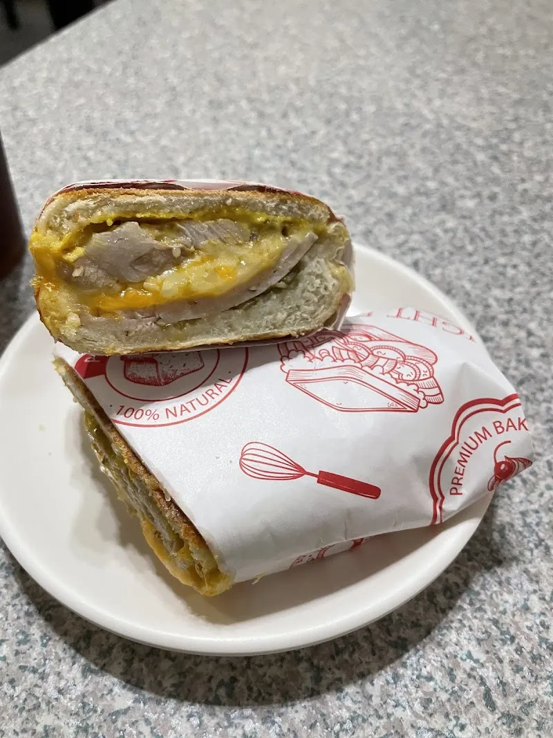 安安你好宵夜/打拋豬/鍋燒意麵/炒泡麵/炒飯/豬油拌飯/飲料/宵夜/高雄美食/寵物友善/