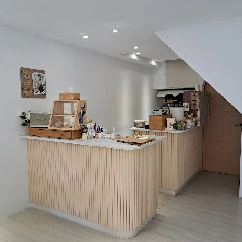 UNNIE CAFE （ 寵物友善 / 不接待3歲以下幼童 ）台中早午餐｜大里早午餐｜大里咖啡廳