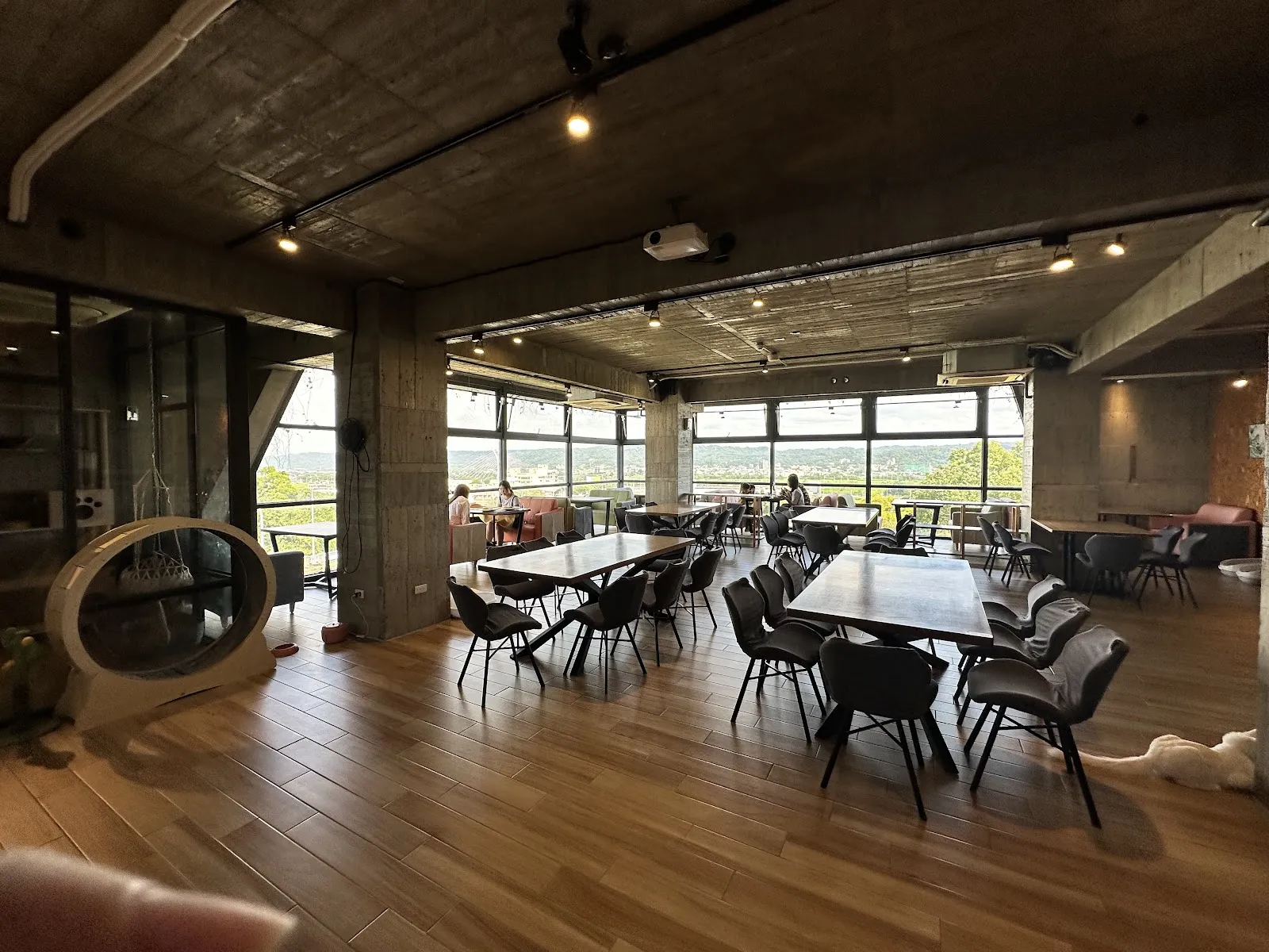 卡菲努努親子寵物餐廳