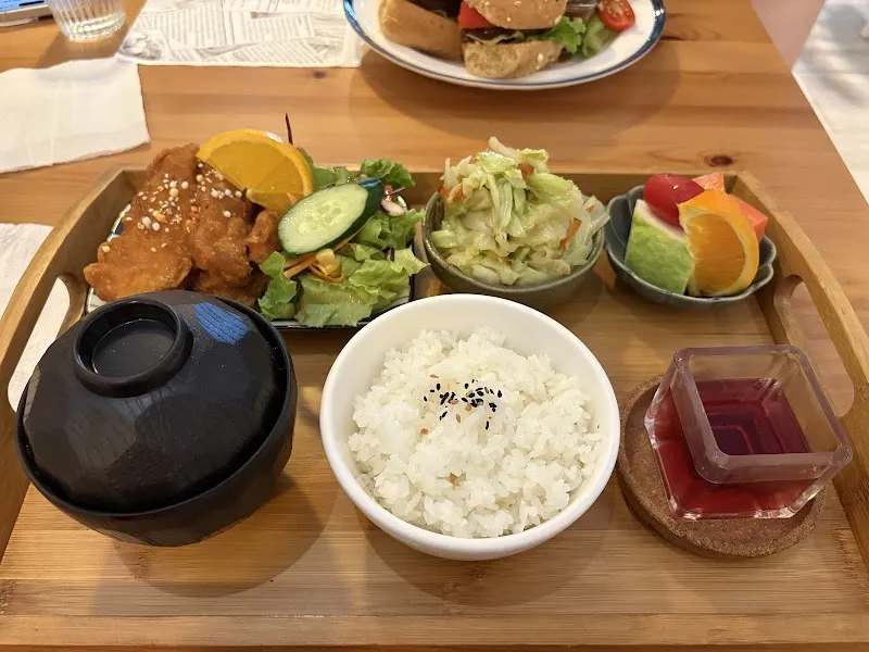 米克咖啡(複合式餐飲,寵物友善,餐點售完即打烊)