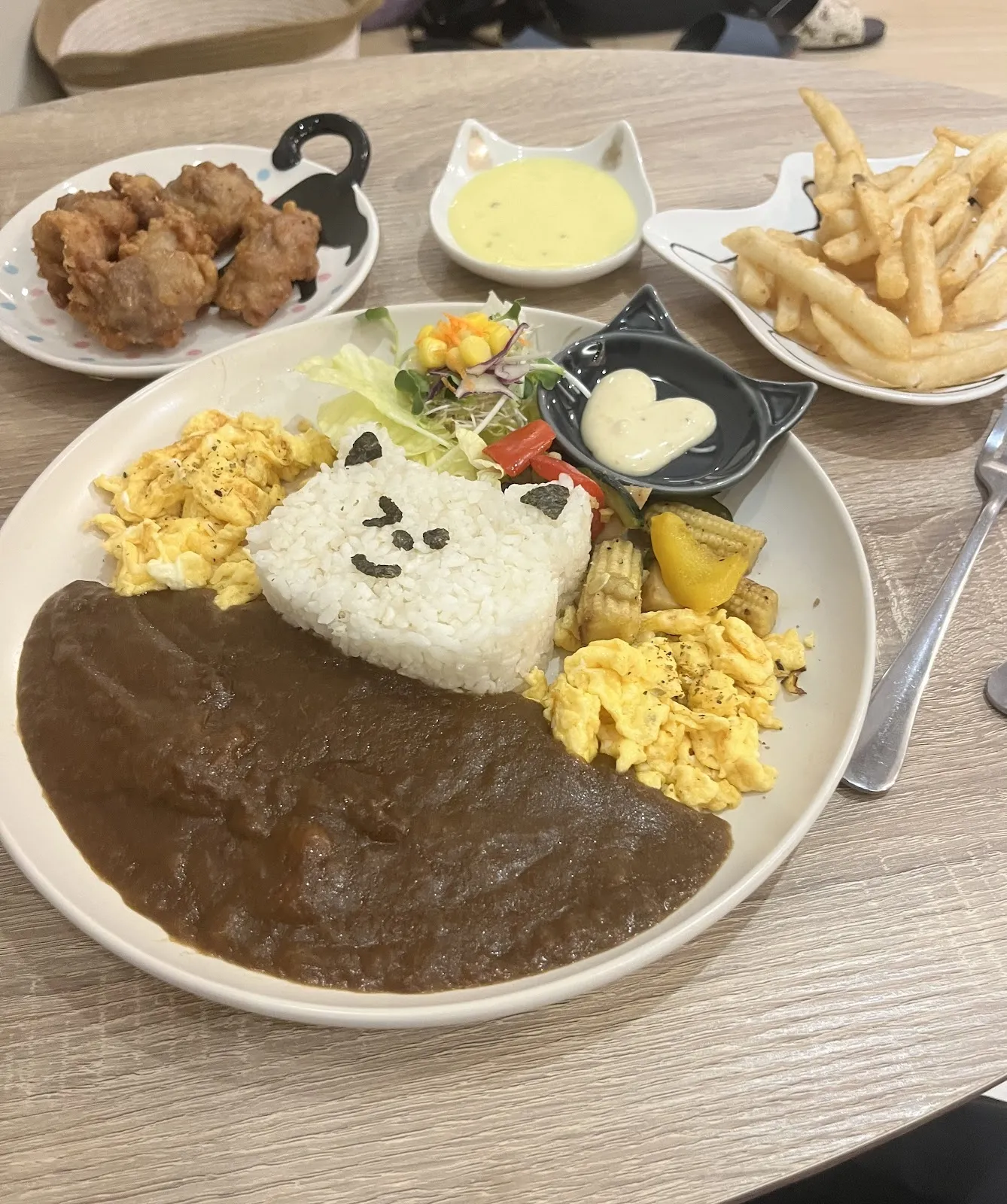 貓欸Camulet有貓陪吃的貓咪餐廳（無接待13歲以下小朋友）