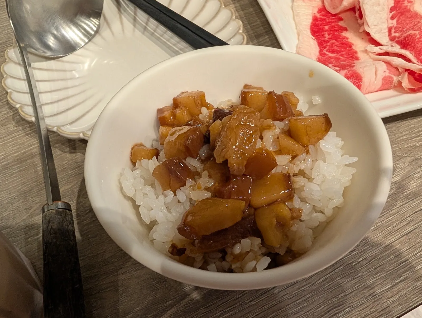 初殿鍋物-永春店「最後收客2100」平日套餐299元｜寵物友善｜被火鍋耽誤的滷肉飯｜牛奶鍋｜麻辣鍋｜台北信義火鍋、美食、餐廳、restaurant