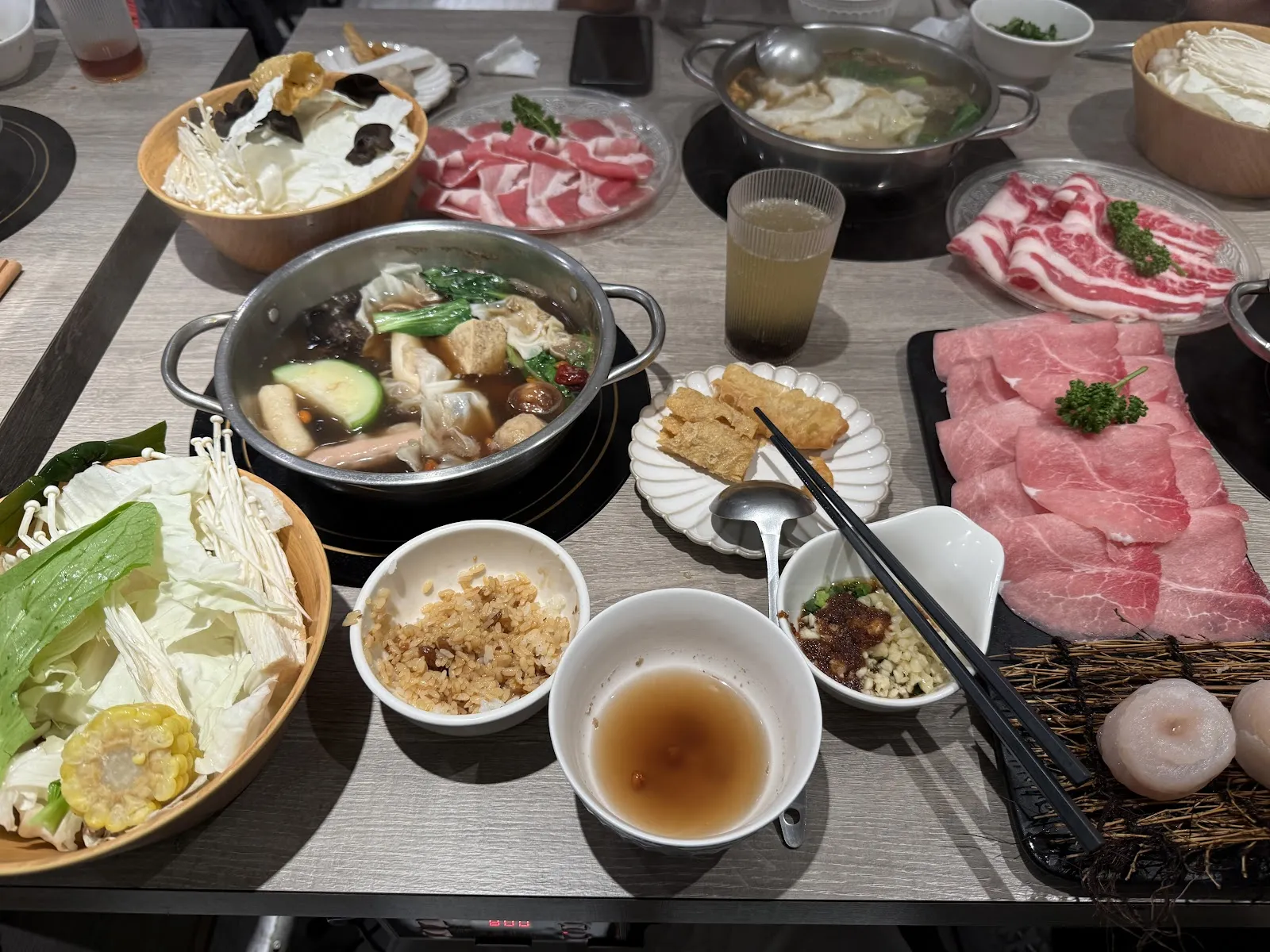 初殿鍋物-永春店「最後收客2100」平日套餐299元｜寵物友善｜被火鍋耽誤的滷肉飯｜牛奶鍋｜麻辣鍋｜台北信義火鍋、美食、餐廳、restaurant