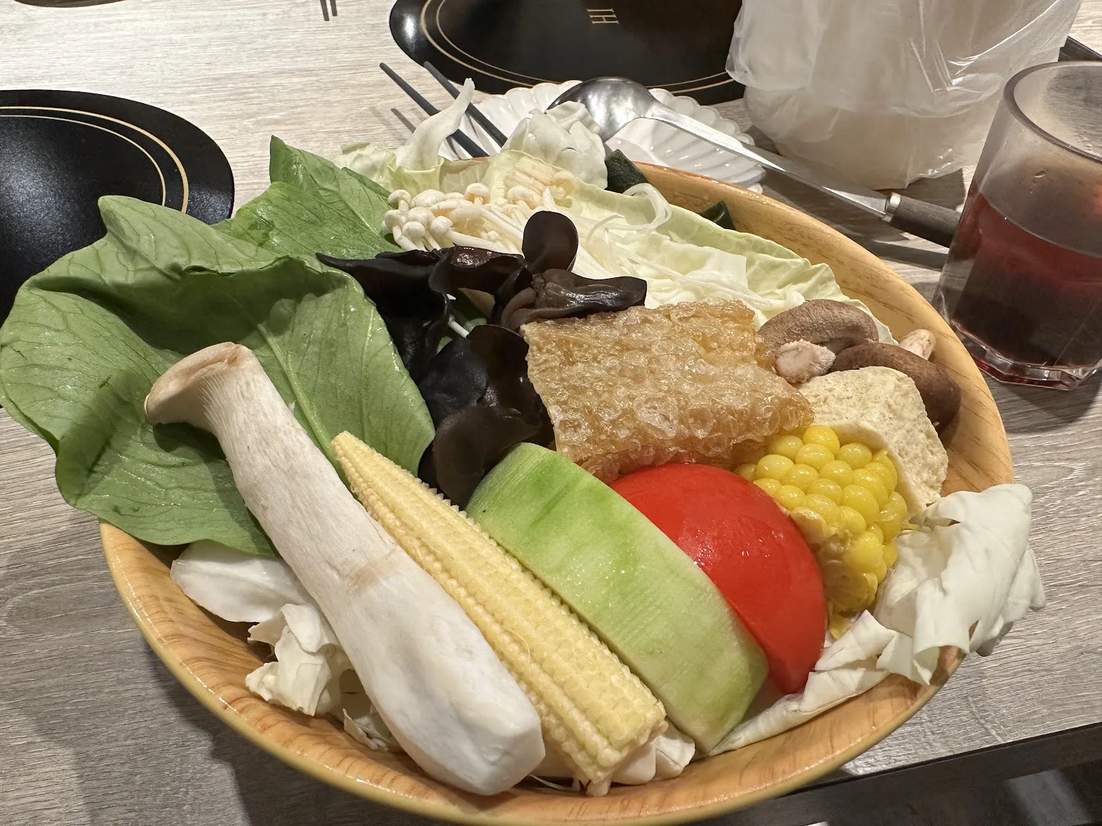 初殿鍋物-永春店「最後收客2100」平日套餐299元｜寵物友善｜被火鍋耽誤的滷肉飯｜牛奶鍋｜麻辣鍋｜台北信義火鍋、美食、餐廳、restaurant