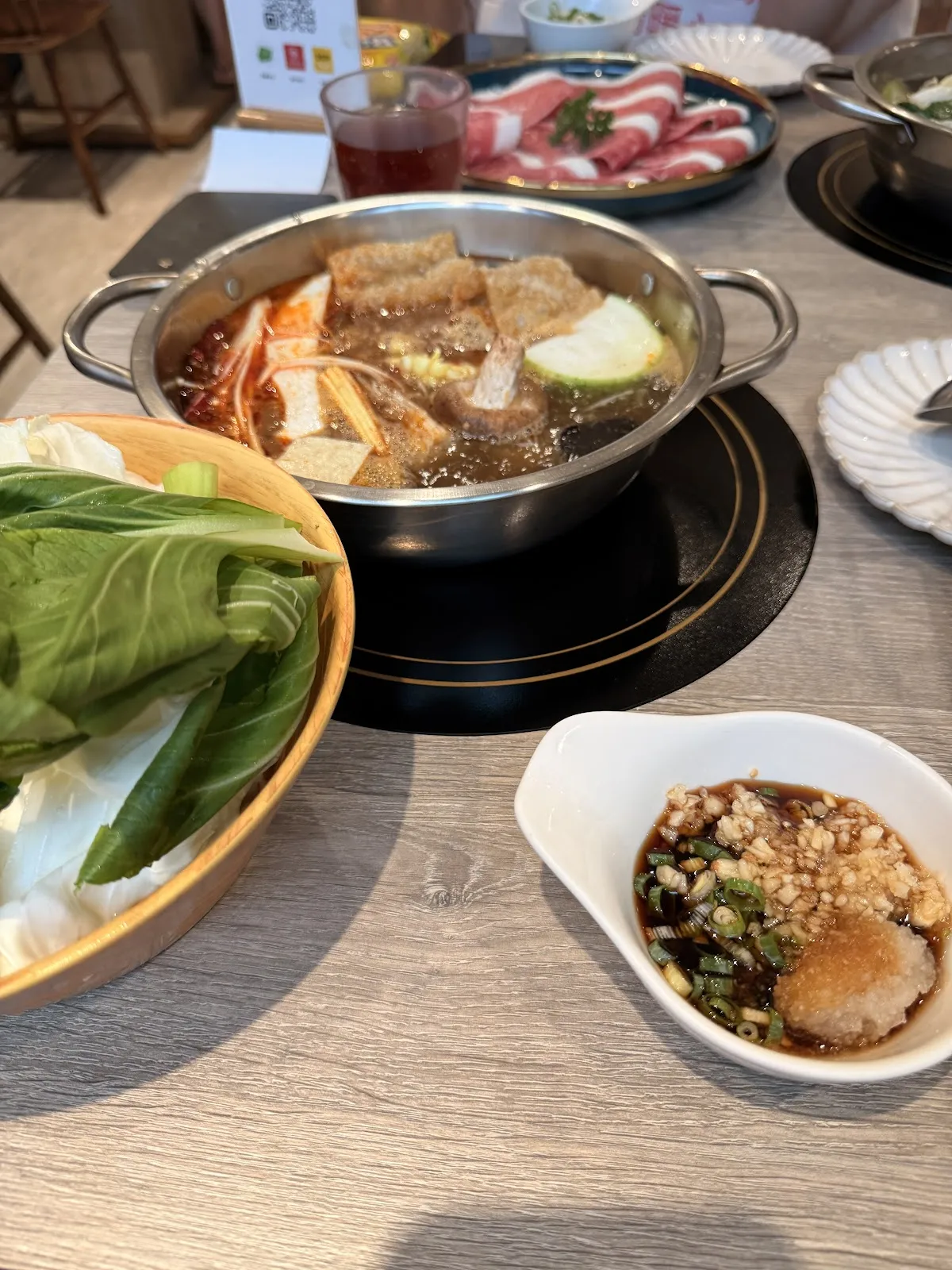 初殿鍋物-永春店「最後收客2100」平日套餐299元｜寵物友善｜被火鍋耽誤的滷肉飯｜牛奶鍋｜麻辣鍋｜台北信義火鍋、美食、餐廳、restaurant