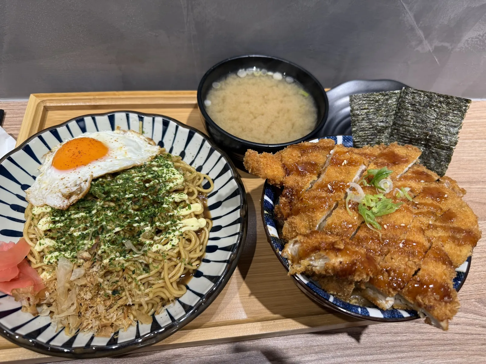 小烏丸 桃園必吃 桃園觀光夜市 非凡大探索 厚切炸豬排/丼飯/牛排三明治/寵物友善