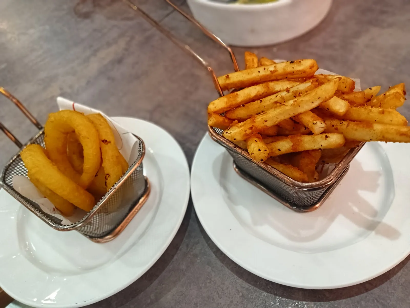 Eat enjoy 意享美式廚房新店店 ｜外帶美食｜外送美食｜新店美食｜千層蛋糕｜美式餐廳｜寵物友善｜畢業聚餐