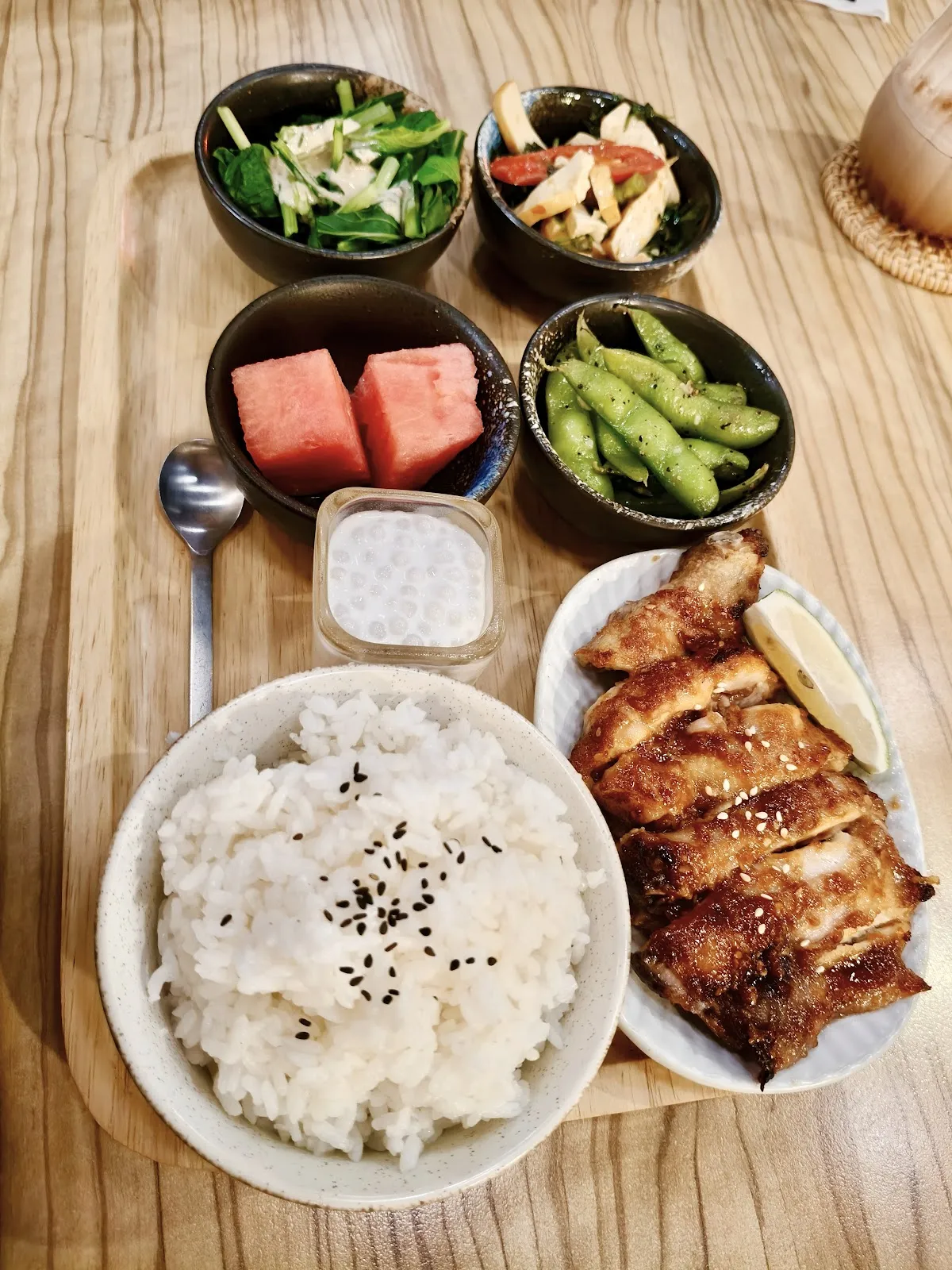 Lazzy Cafe 寵物餐廳 Pet Friendly Restaurant （附設寵物美容&本店沒有提供店狗與客人互動，現場只有客人的狗）