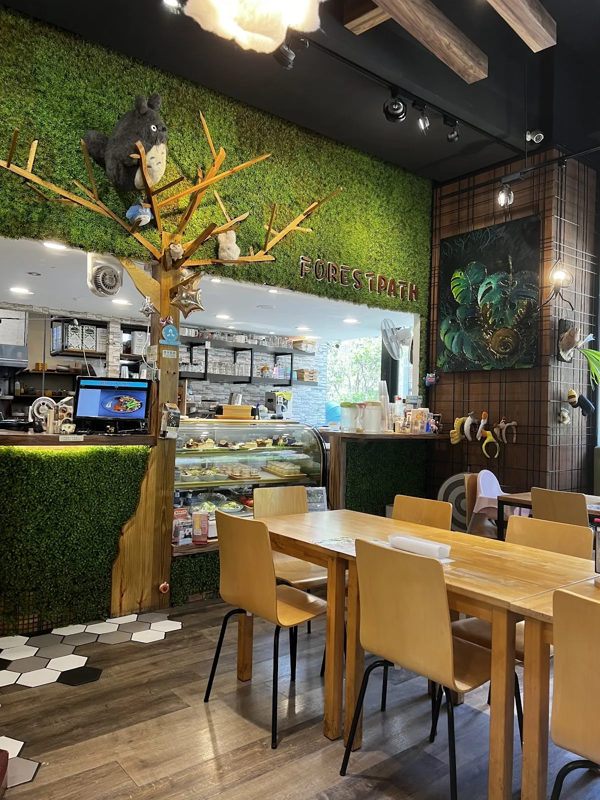 森林小徑-大墩店（供餐至20:00）｜親子寵物友善餐廳｜火鍋｜義式料理｜早午餐｜下午茶｜火山鬆餅｜