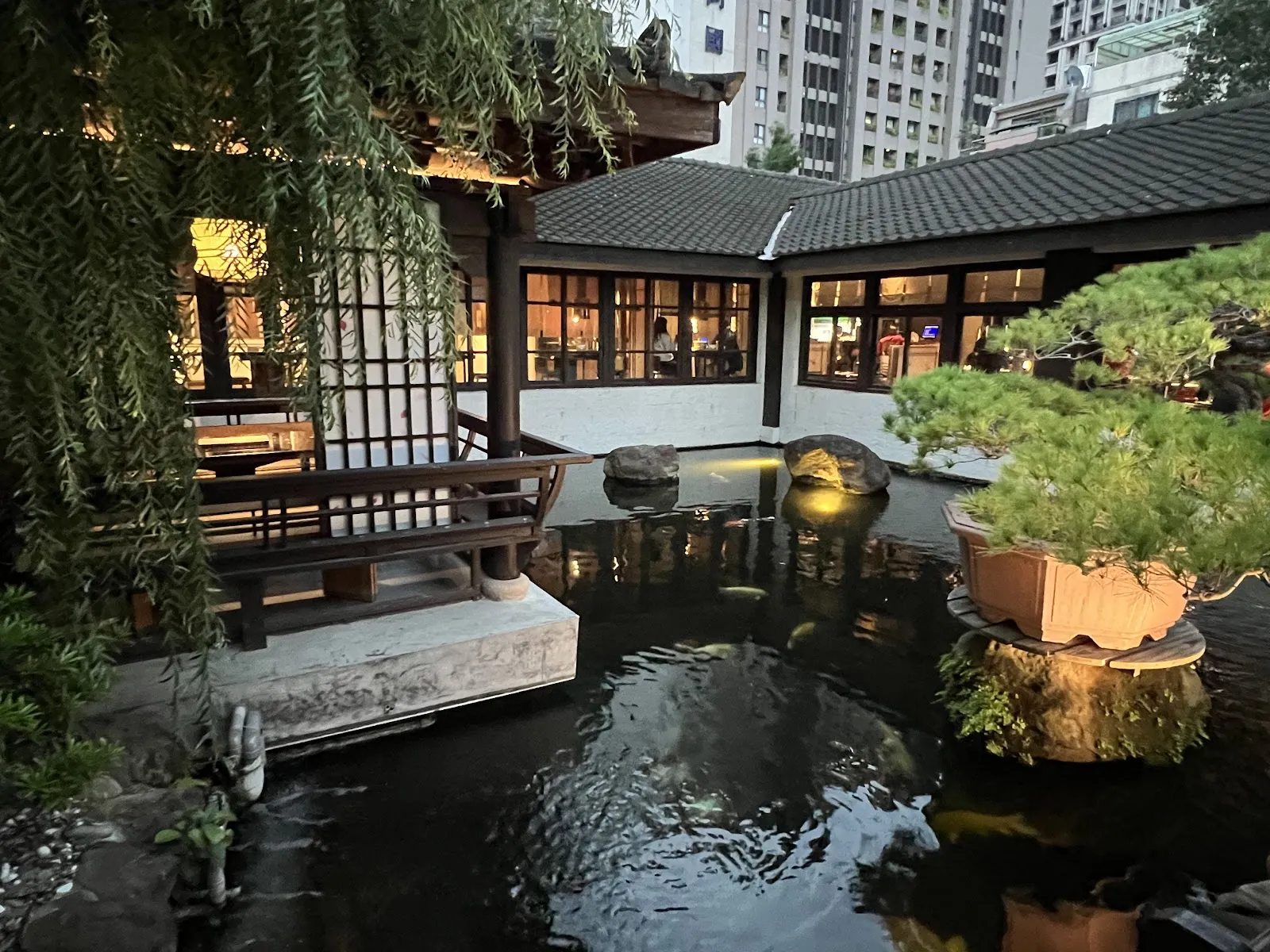 月見里山 炭火燒肉