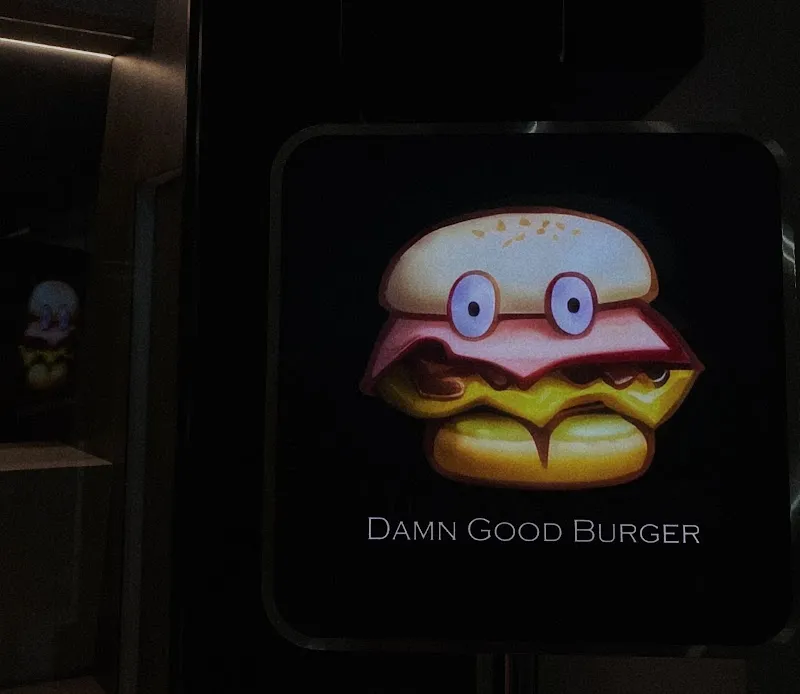 Damn Good Burger (D.G Burger)｜高雄牛肉漢堡專販深夜酒堂 | 美式宵夜漢堡/精釀啤酒調酒推薦/場地空間租借/深夜美食餐廳/高雄宵夜推薦/鹽埕宵夜美食/南高雄宵夜/鹽埕宵夜晚餐推薦/寵物友善餐廳/高雄宵夜酒吧推薦