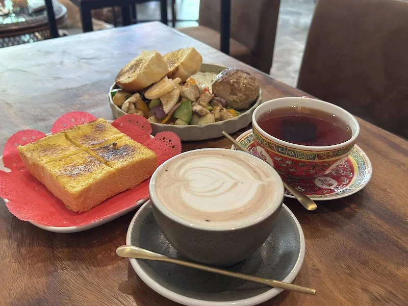 左咖啡 （2F 古著、古董、銀飾、精品）