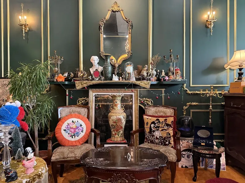 左咖啡 （2F 古著、古董、銀飾、精品）