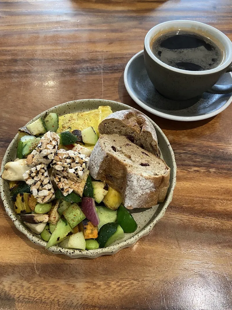 左咖啡 （2F 古著、古董、銀飾、精品）