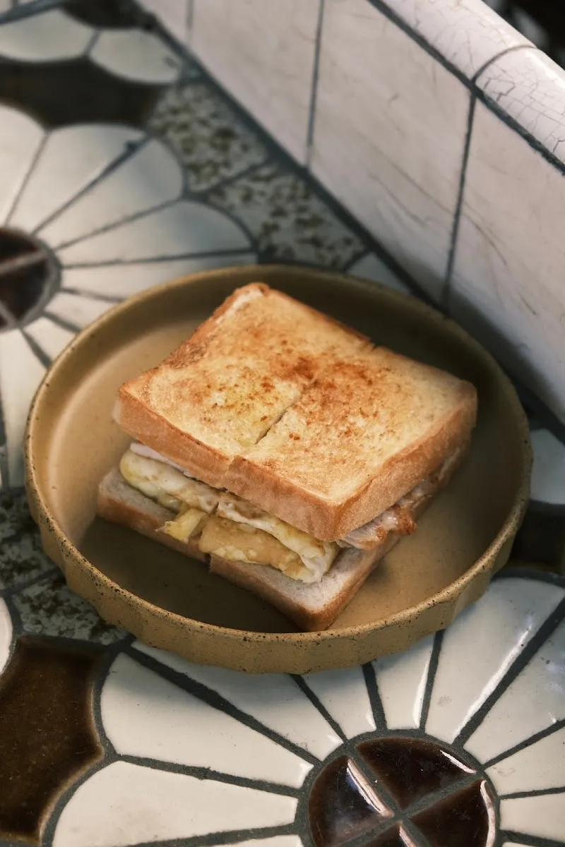 左咖啡 （2F 古著、古董、銀飾、精品）