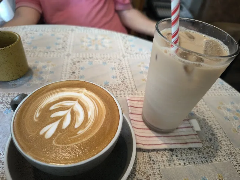 左咖啡 （2F 古著、古董、銀飾、精品）