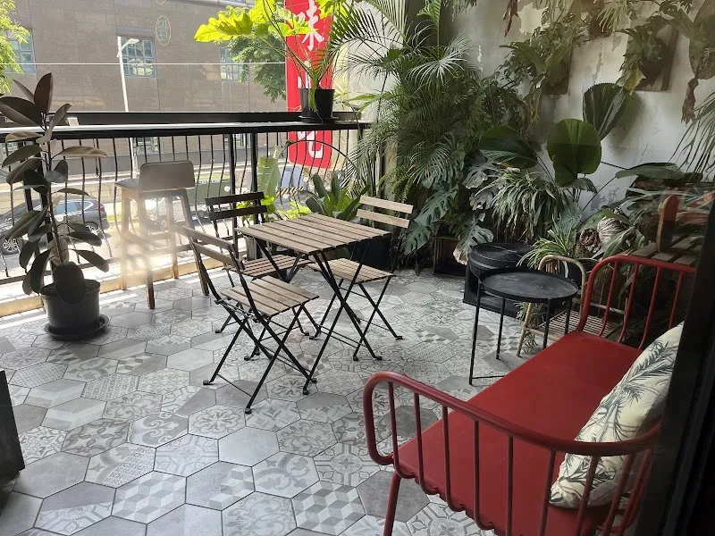 左咖啡 （2F 古著、古董、銀飾、精品）