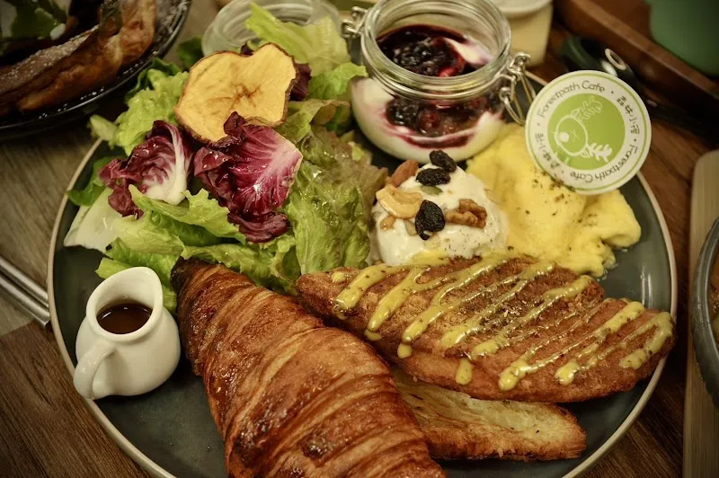 森林小徑-精誠店（供餐至20:00）｜親子寵物友善餐廳｜火鍋｜義式料理｜早午餐｜下午茶｜火山鬆餅｜