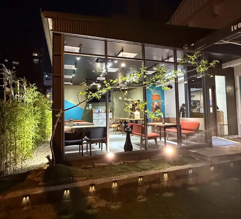 森林小徑-精誠店（供餐至20:00）｜親子寵物友善餐廳｜火鍋｜義式料理｜早午餐｜下午茶｜火山鬆餅｜