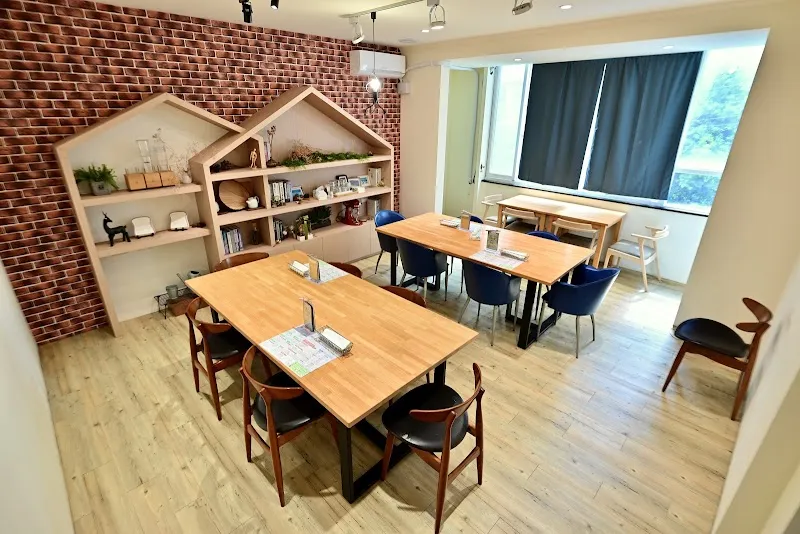 森林小徑-精誠店（供餐至20:00）｜親子寵物友善餐廳｜火鍋｜義式料理｜早午餐｜下午茶｜火山鬆餅｜