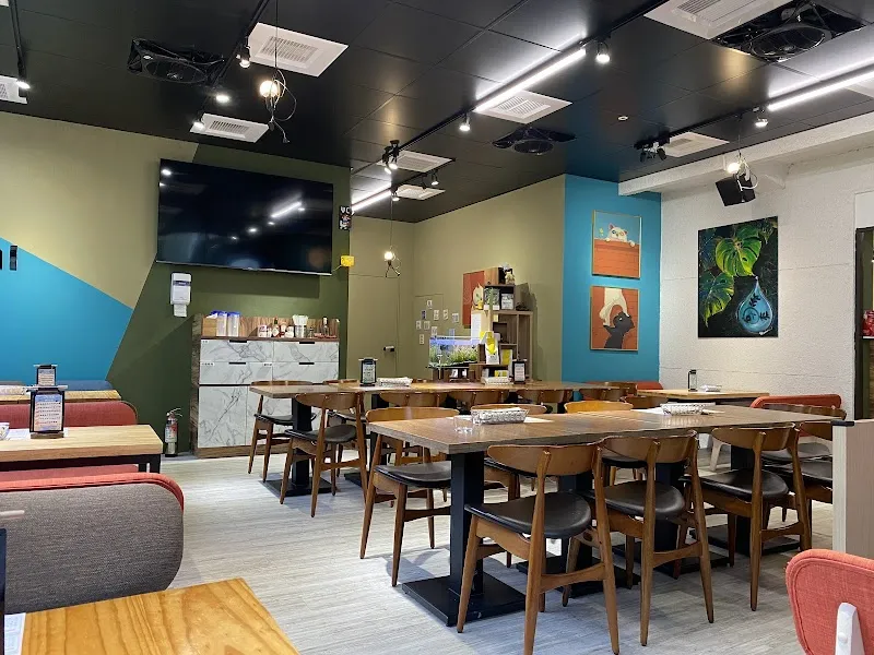 森林小徑-精誠店（供餐至20:00）｜親子寵物友善餐廳｜火鍋｜義式料理｜早午餐｜下午茶｜火山鬆餅｜